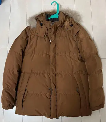 브라운 다운 자켓 후드 부착