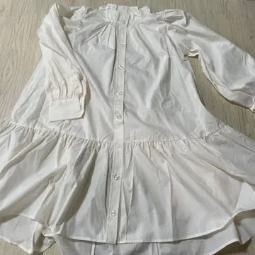 SNIDEL 프릴 장식 화이트 셔츠