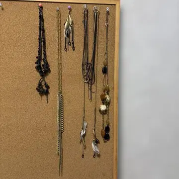 비즈와 페더 장식의 롱 목걸이 쓰리 헌드레드 서티 데이즈