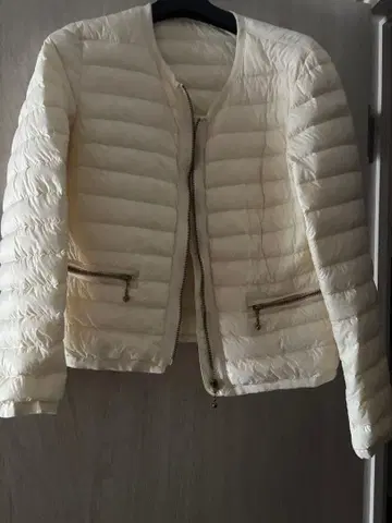 아이보리 다운 자켓 M 사이즈
