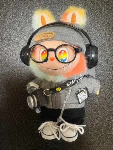 POP MART THE MONSTERS 러브브 봉제 인형과 의류 세트