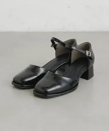 Kastane 스퀘어 스트랩 펌프스