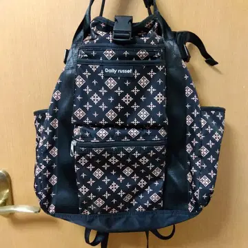 데일리 러셋 기하학 패턴 백팩