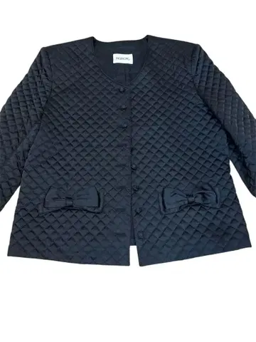 잉게보그 핑크하우스 퀼팅 블랙 노카라 자켓 리본