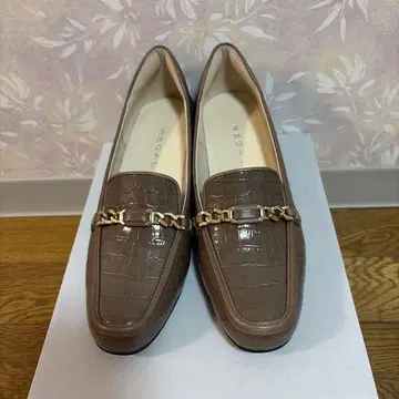 REGAL 크로커다일풍 브라운 펌프스 22사이즈