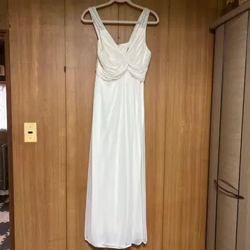 화이트 드레이프 드레스 비쥬 포함