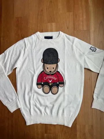 Callaway 곰 자수 화이트 스웨터