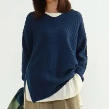 인디비 [세탁 가능] 사이드 슬릿 V넥 케이블 니트 2024AW