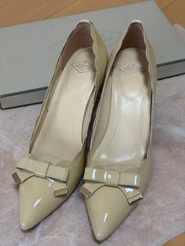 NUMBER TWENTY-ONE 펌프스 22.5cm