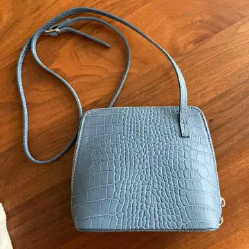 라이트 블루 크로커다일풍 숄더백