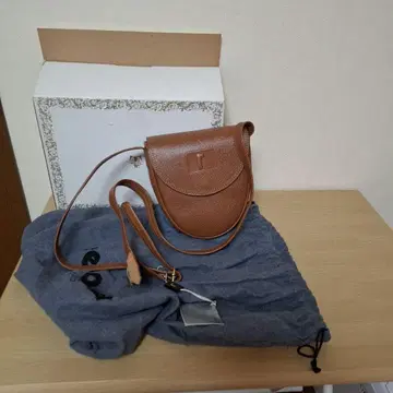 브라운 가죽 숄더백 라운드형