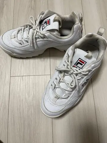 FILA 화이트 스니커즈