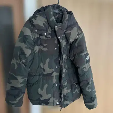THE NORTH FACE 카모플라쥬 다운 자켓