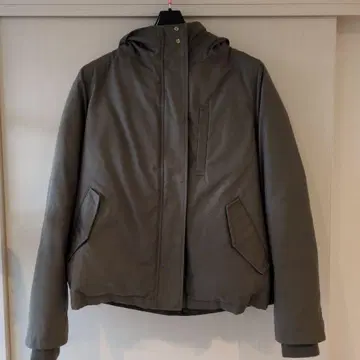 카키 후드 부착 다운 자켓