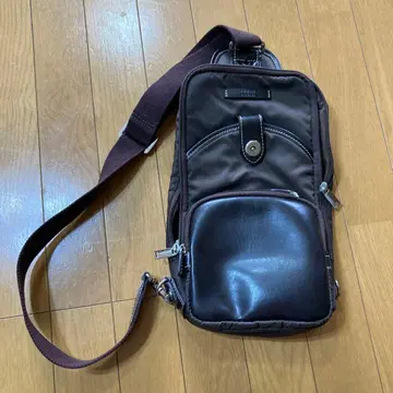 타케오 키쿠치 숄더백 브라운