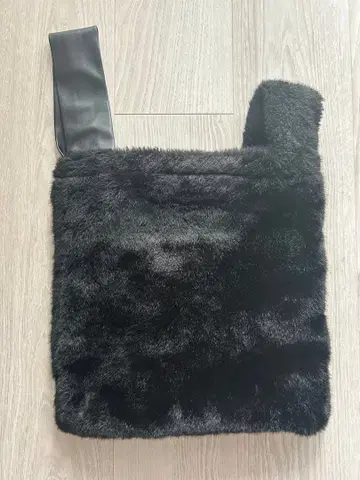 IORE 이오레 퍼 백