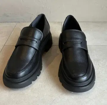 미사용 새상품 아틀리에 블루 블랙 통굽 로퍼