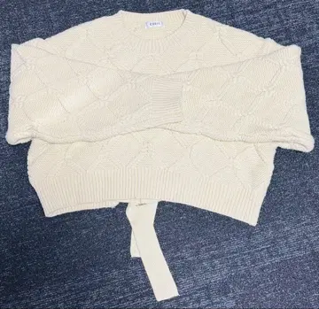 EVRIS 아이보리 케이블 니트 크롭 스웨터