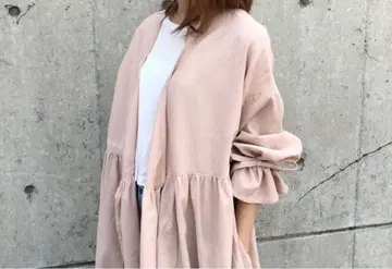 프릴 달린 긴팔 핑크 원피스