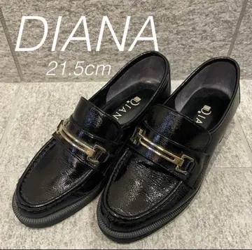 DIANA 다이애나 에나멜 비트 로퍼 블랙