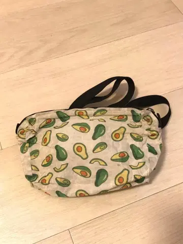 HIGH TAIL DESIGNS 하이테일 디자인 패니백 아보카도