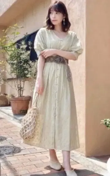 머큐리 듀오 코튼 컷워크 볼륨 슬리브 원피스