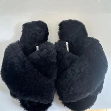 EMU Australia 블랙 퍼 샌들 사이즈 23