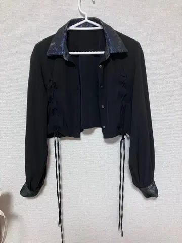 블랙 크롭 긴팔 셔츠