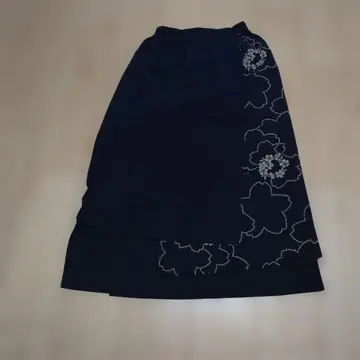 [ 새상품급 ] 시선당 크레이프 원단 꽃무늬 타이트 스커트 블랙