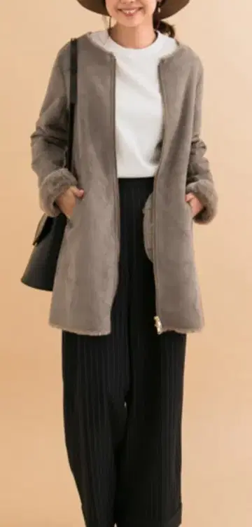 소니 레이블 노카라 페이크 무스탕 코트