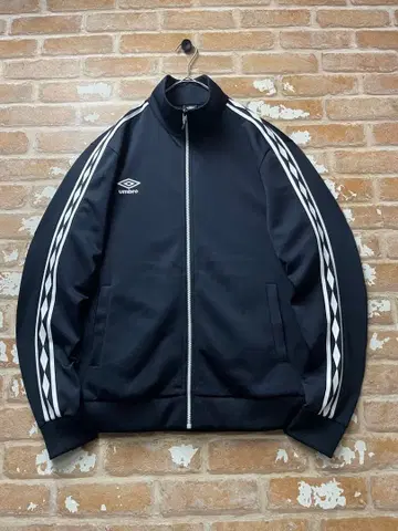 엄브로 UMBRO 트랙 자켓 원 포인트 블랙 저지 y2k