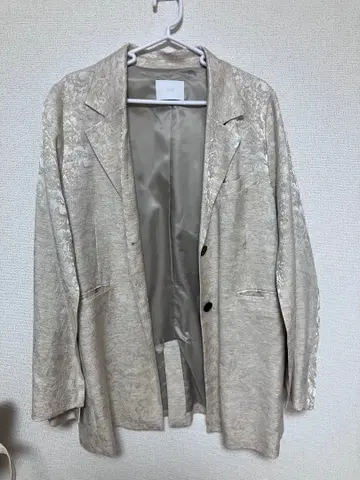 광택이 나는 베이지 테일러드 자켓 F 사이즈