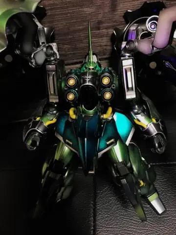 기동전사 건담 유니콘 HG 크샤트리아 그라데이션 페인팅 완성품