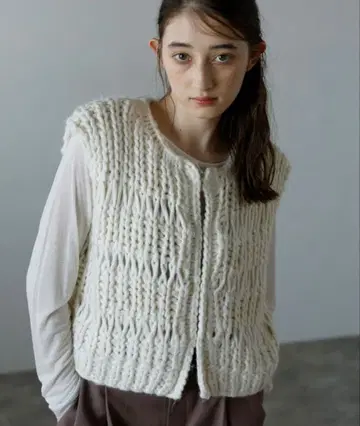 [ MINERTE ] 핸드 니트 베스트 / 핸드 니트 베스트