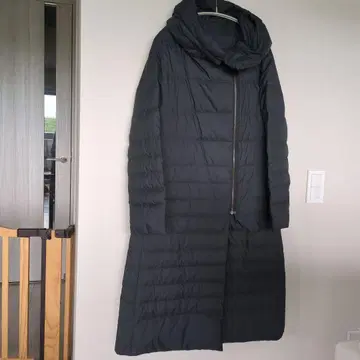 새상품급 다운 코트 롱 코트 후드 BASILE28 롱 다운