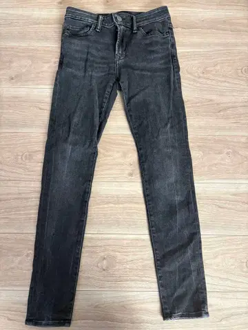 다크 그레이 스키니 데님