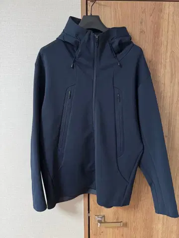 데상트 얼터레인 소프트쉘 자켓 클레어 에어 L 네이비 컨디션 최상!