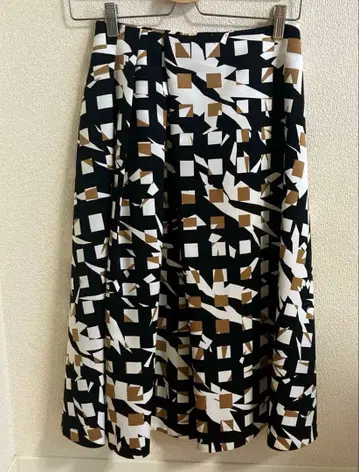 Ballsey 투모로우랜드 기하학 패턴 플레어 스커트