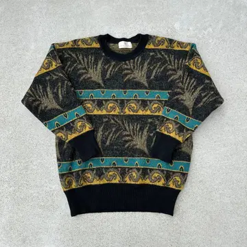 패턴 들어간 크루넥 스웨터