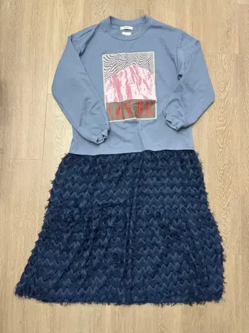 [ 새상품급 ] RADIATE 긴팔 T셔츠 프릴 스커트 세트 사이즈 0