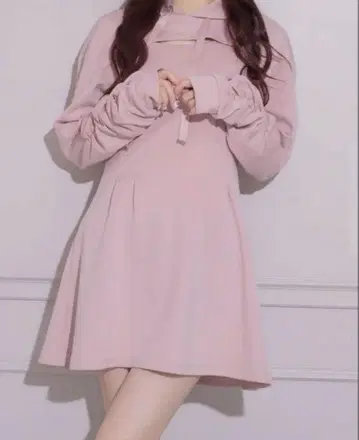 [ 완판템 ] 피움 컷 아웃 본딩 후드티 원피스 핑크 양산계 지뢰계