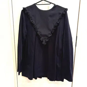 NOBLE 프릴 요크 절개 코튼 풀오버 네이비