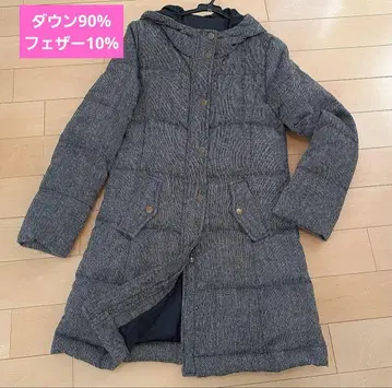 후드 부착 그레이 계열 다운 자켓