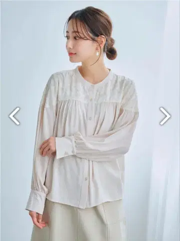 COHINA 컷 자카드 콤비 블라우스