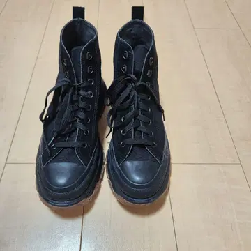 블랙 하이컷 스니커즈