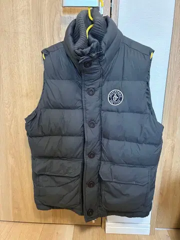 [ Abercrombie & Fitch ] 차콜 다운 베스트 M