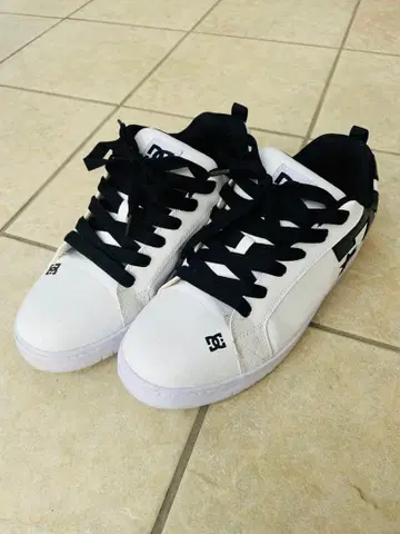 새상품급 DC 스니커즈 코드 그래픽 화이트/블랙 29cm