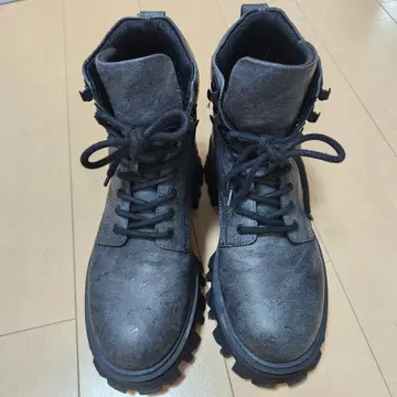 다크 그레이 하이컷 부츠