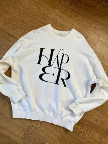 엘마르 프린트 로고 맨투맨 화이트 캐널진