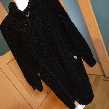 블랙 꽃무늬 텍스처 코트